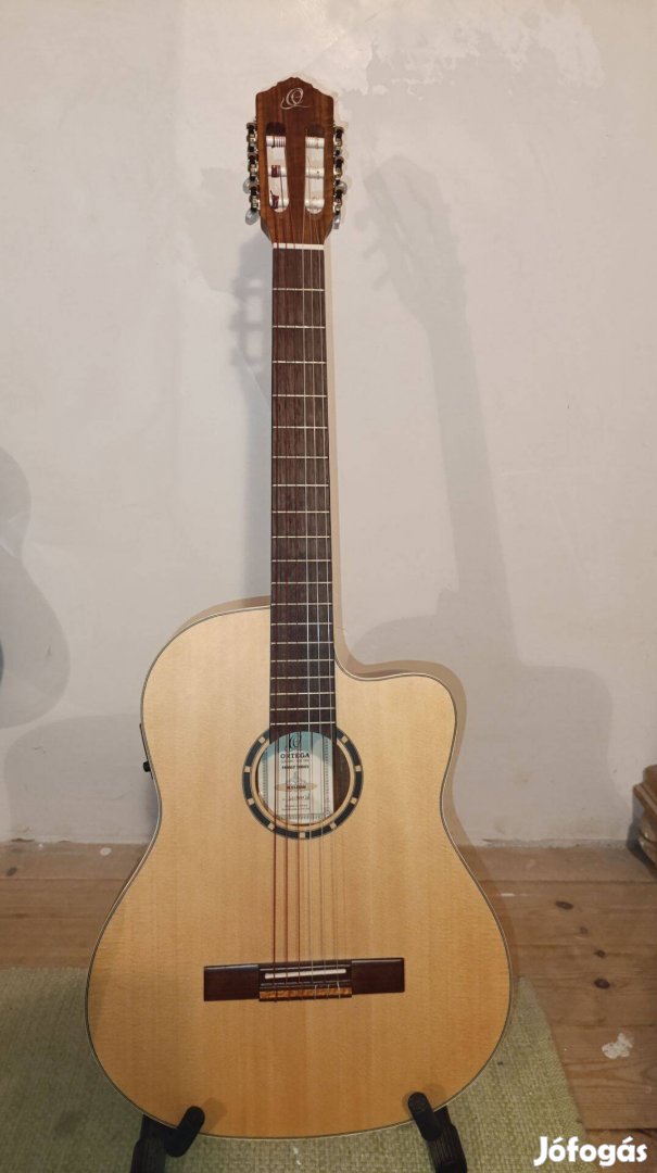 Ortega RCE125SN elektromos klasszikus gitár