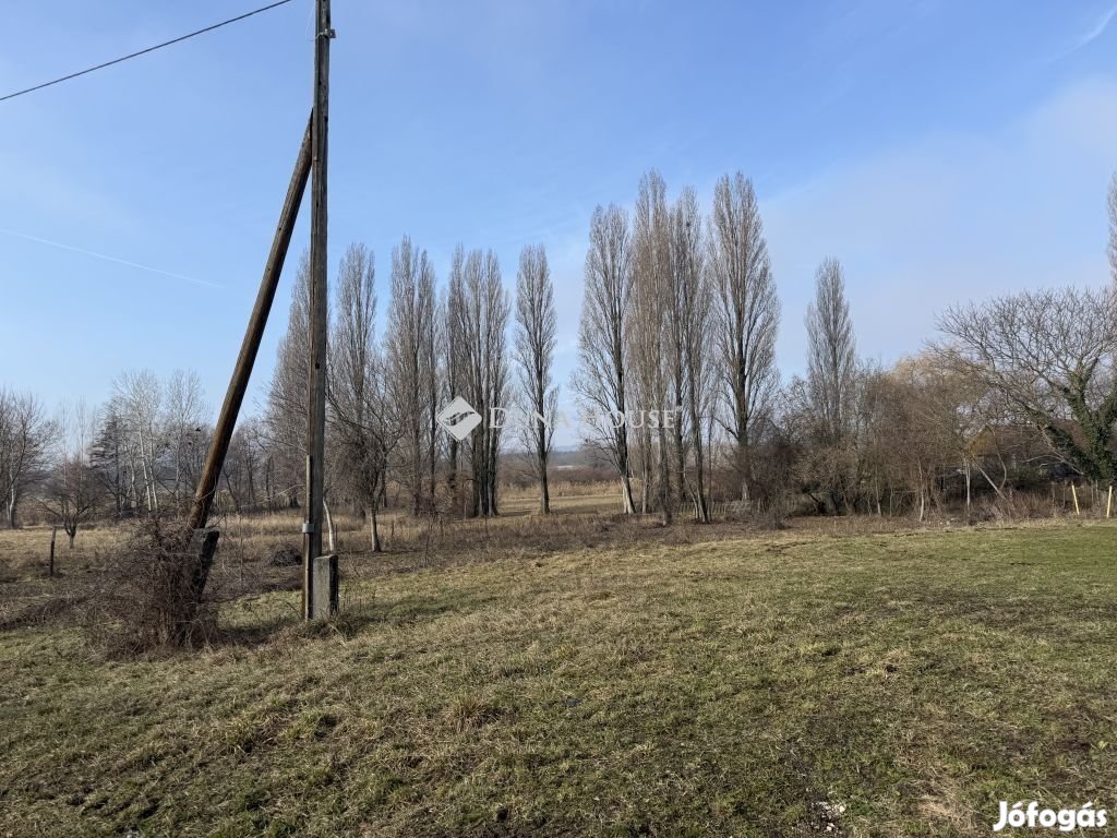 Örvényesi 925 nm-es telek eladó