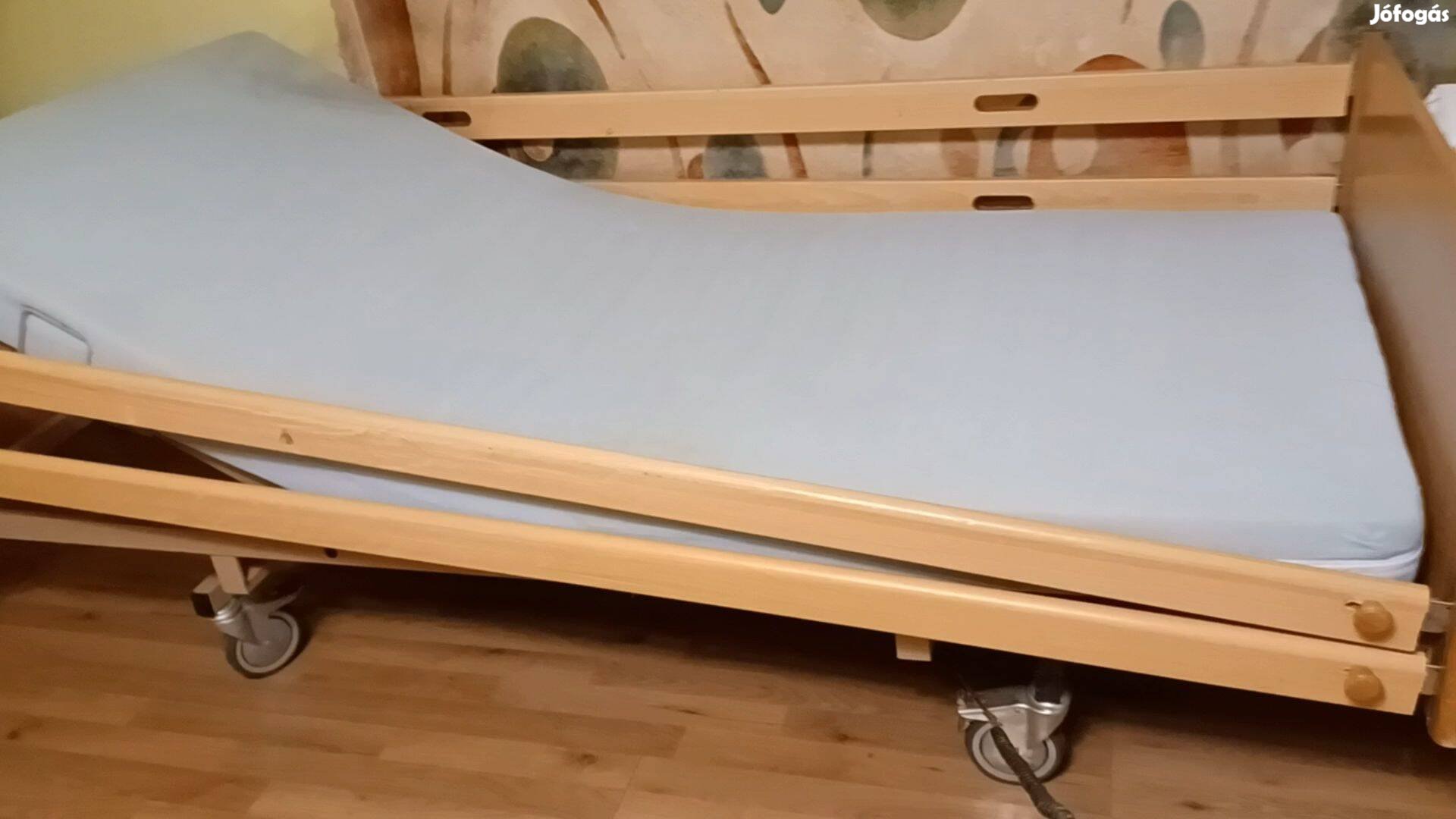 Orvosi ágyak, kerekesszékek, szobavécé, felnőtt pelenkák