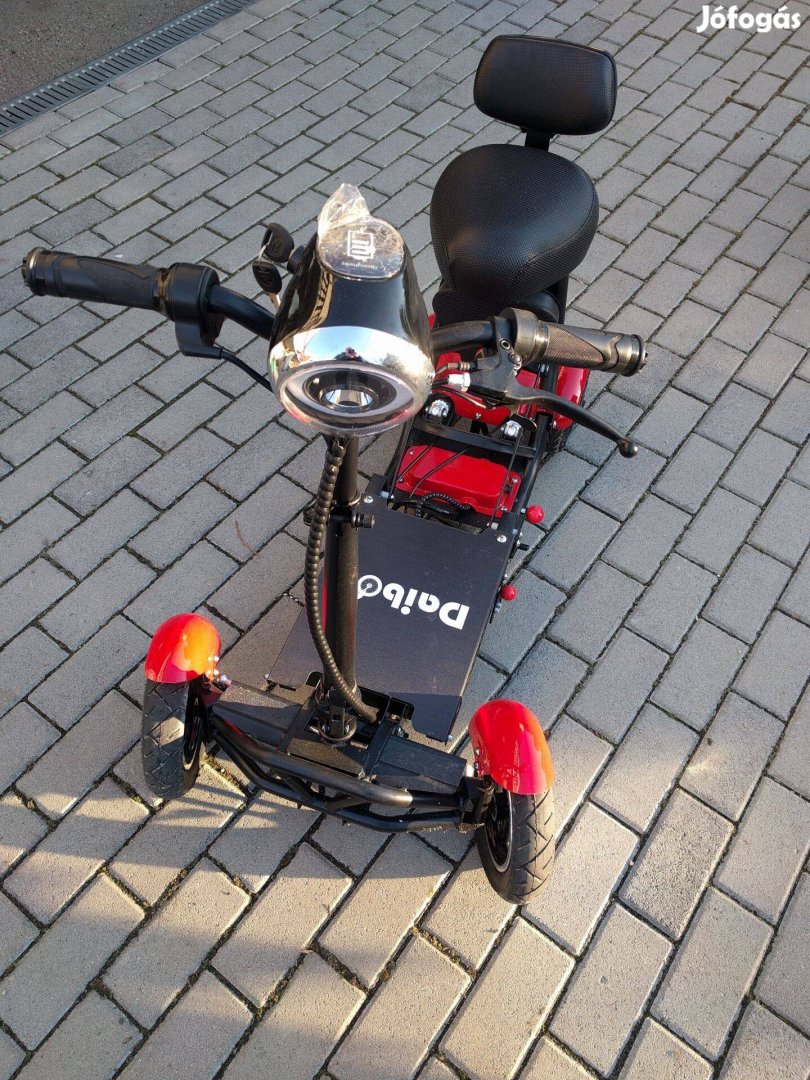 Összecsukható 4 kerekű elektromos robogó