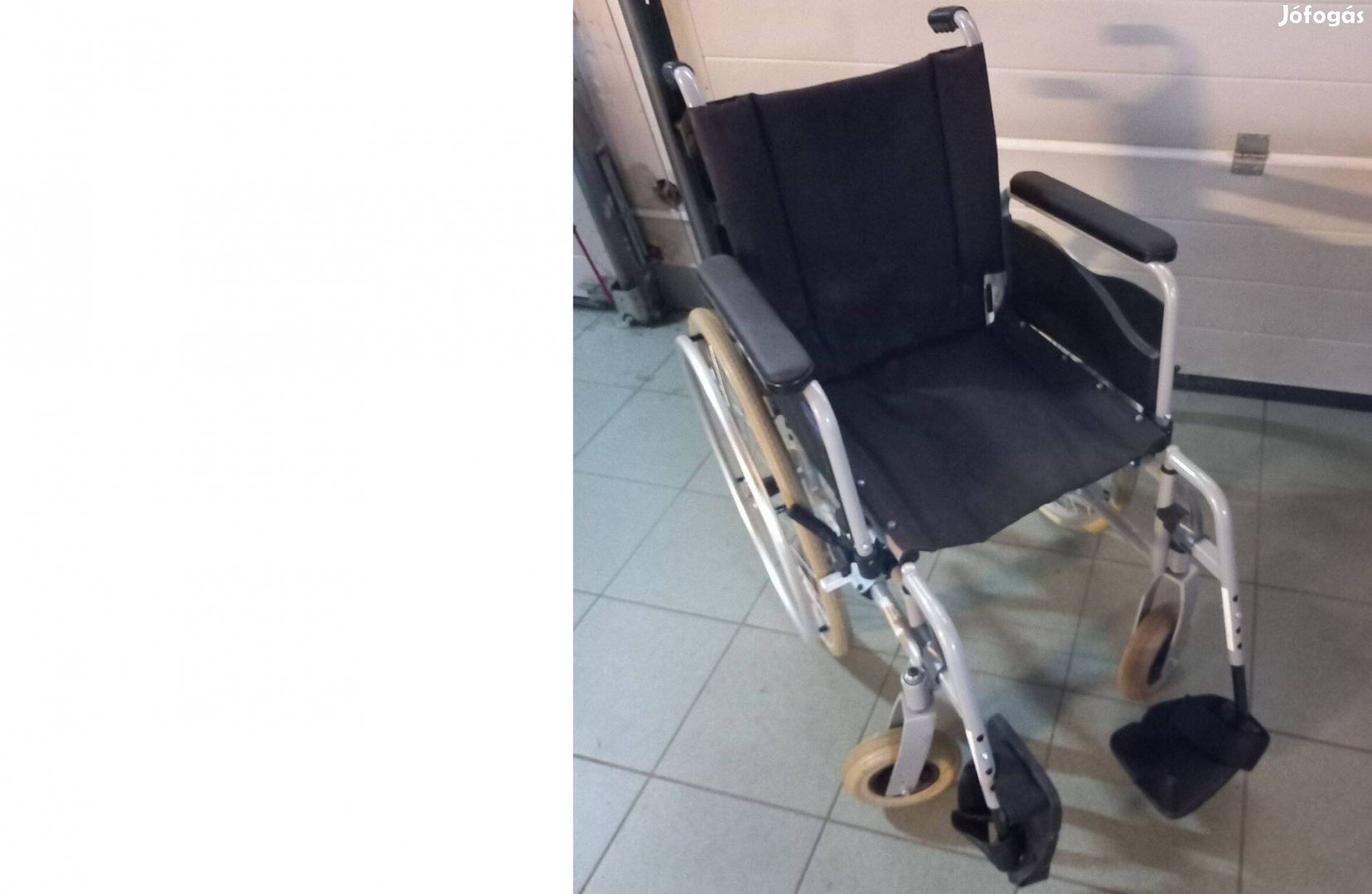 Összecsukható, állítható kerekesszék