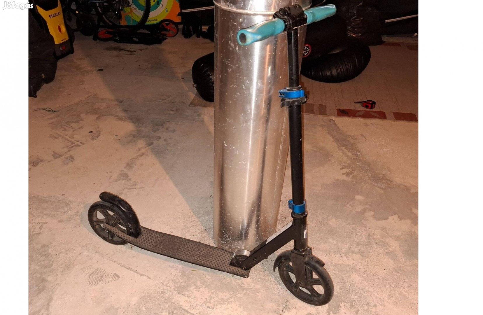 Összecsukhatő erős roller 20 cm-es kerékkel