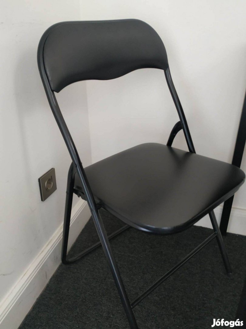 Összecsukható fekete szék
