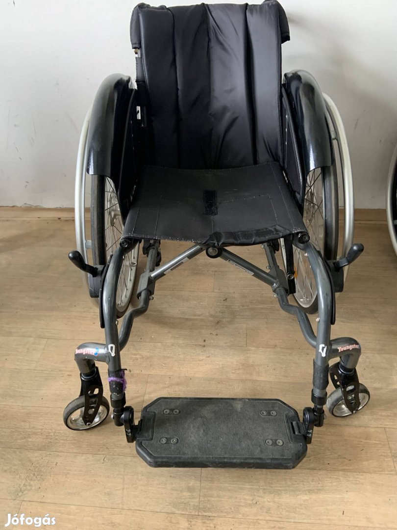 Összecsukható kerekes szék 36cm
