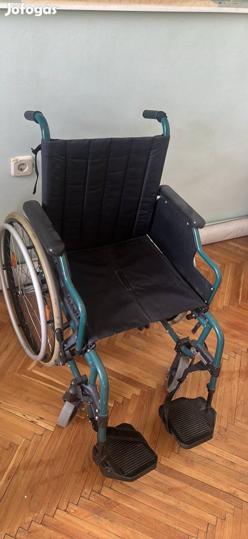 Összecsukható kerekesszék
