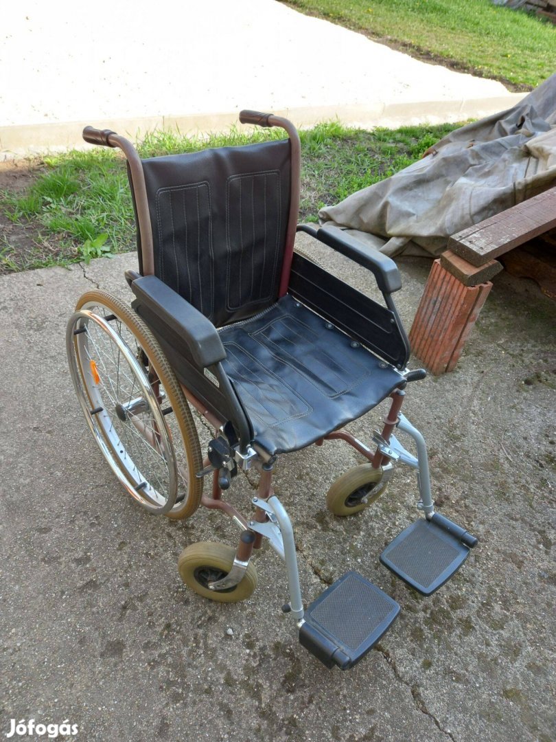 Összecsukható kerekesszék