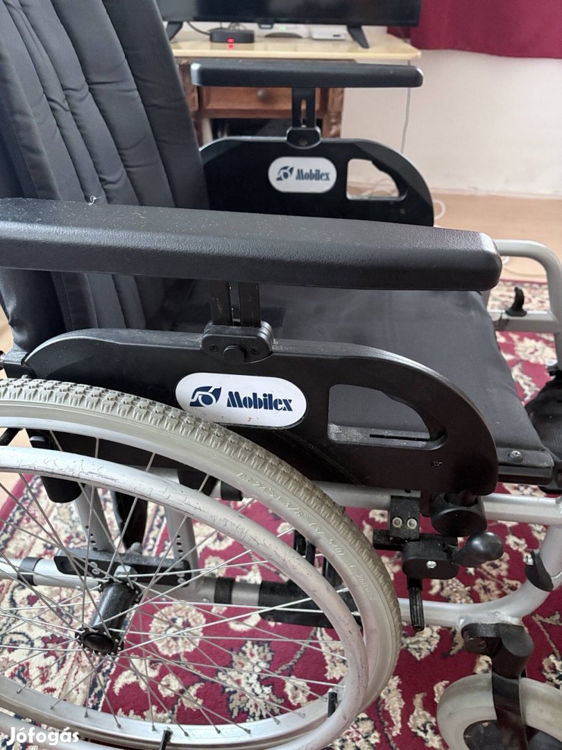 Összecsukható tolószék