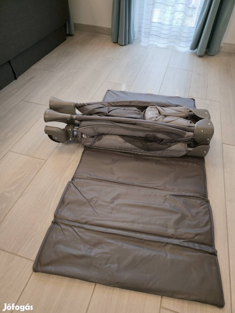 Összecsukható utazó babaágy kiváló állapotban.