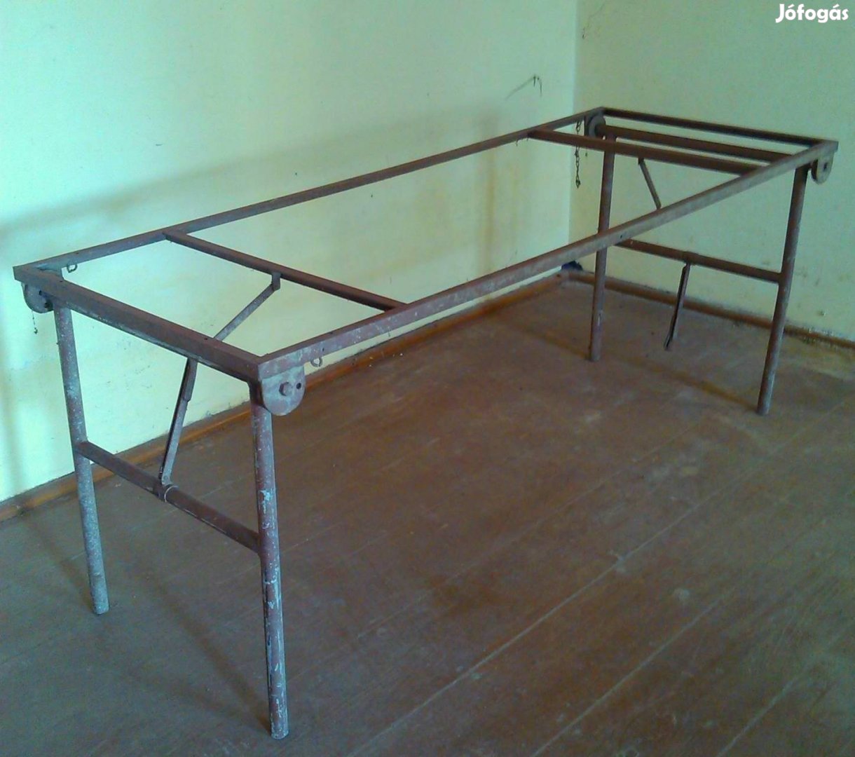 Összecsukható vas asztal