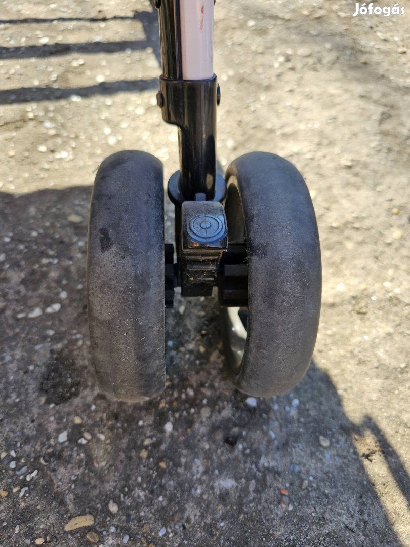 Összecsulható sport babakocsi