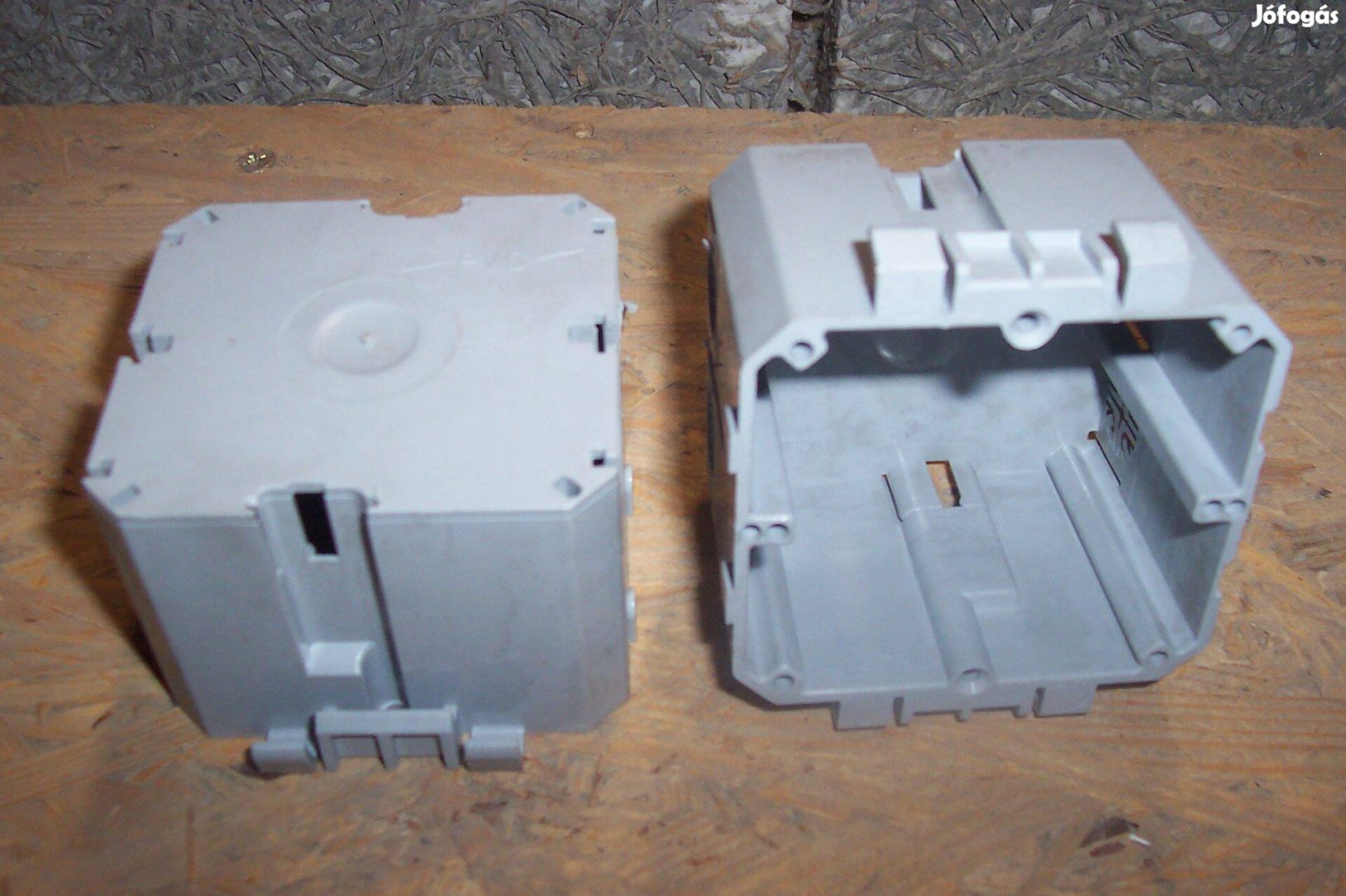 Összekötő műanyag villanyszerelő doboz 6,5cmX7cm