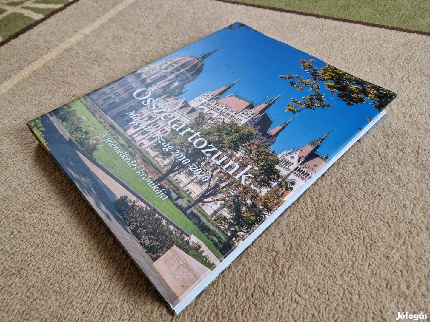 Összetartozunk könyv