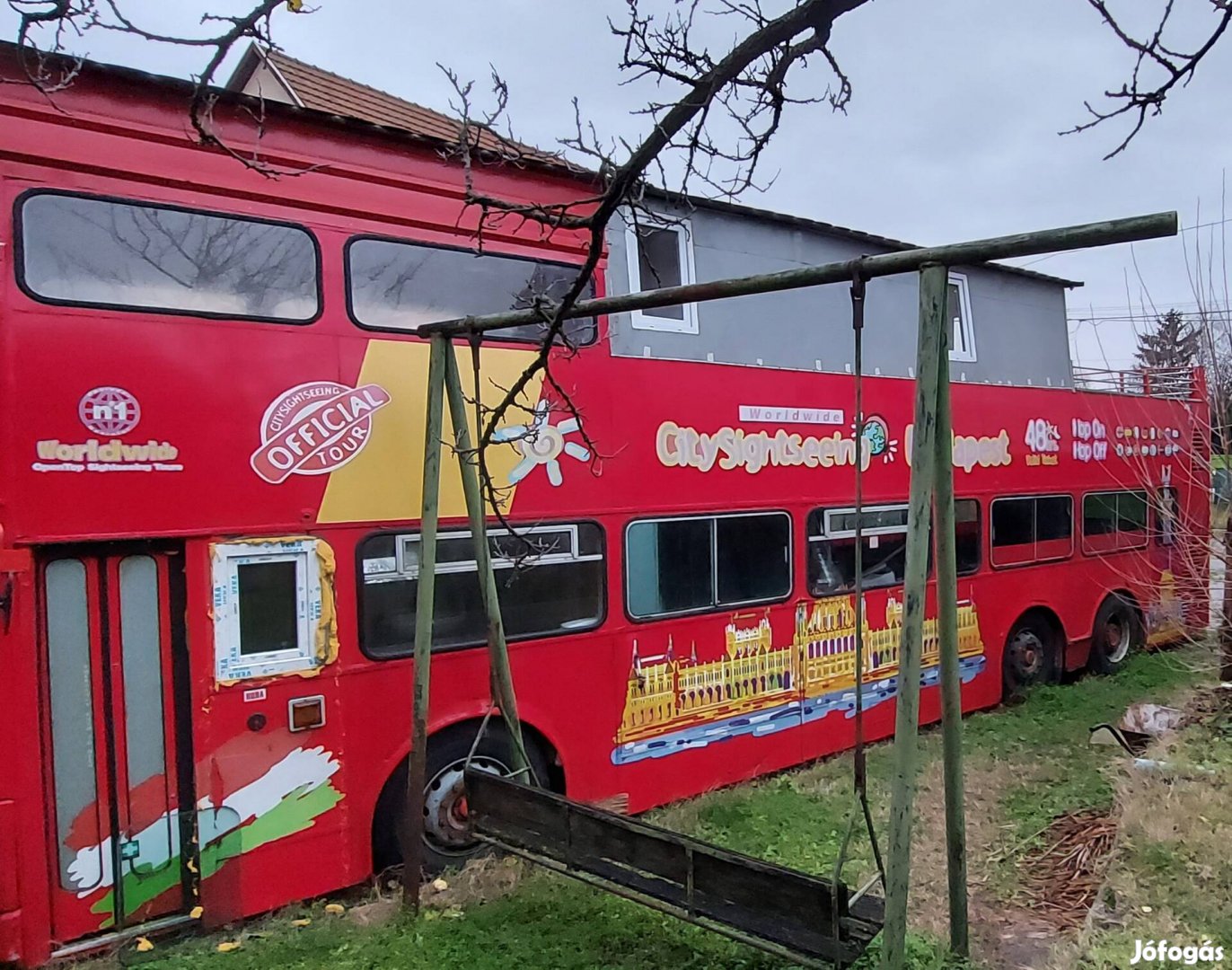 Összkomfortos lakássá átalakított angol városnézéző busz eladó 