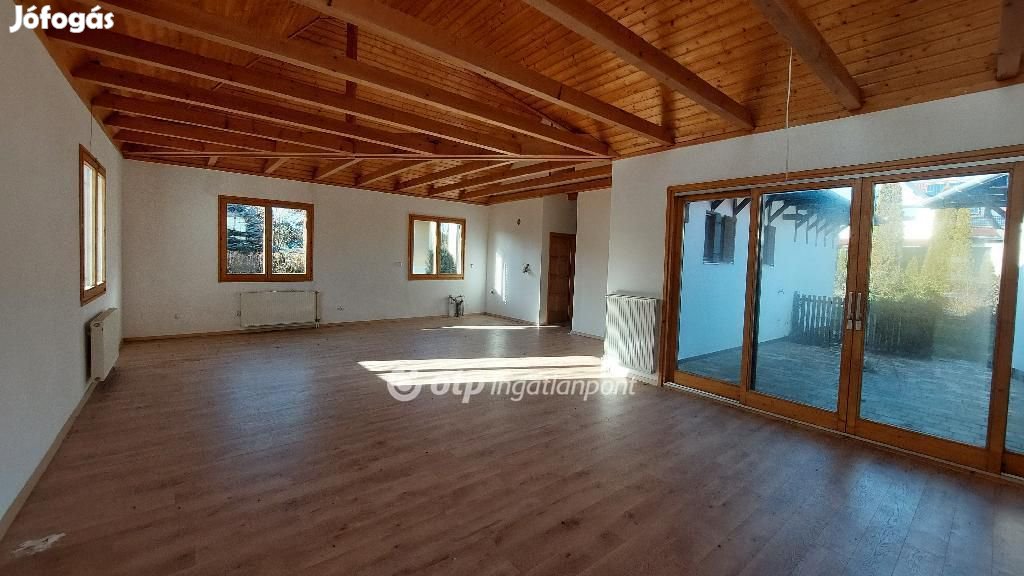 Ostorosi 172 nm-es ház eladó