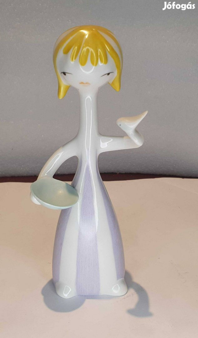 Ősz Szabó Antónia Madaras lány figurája eső osztályú