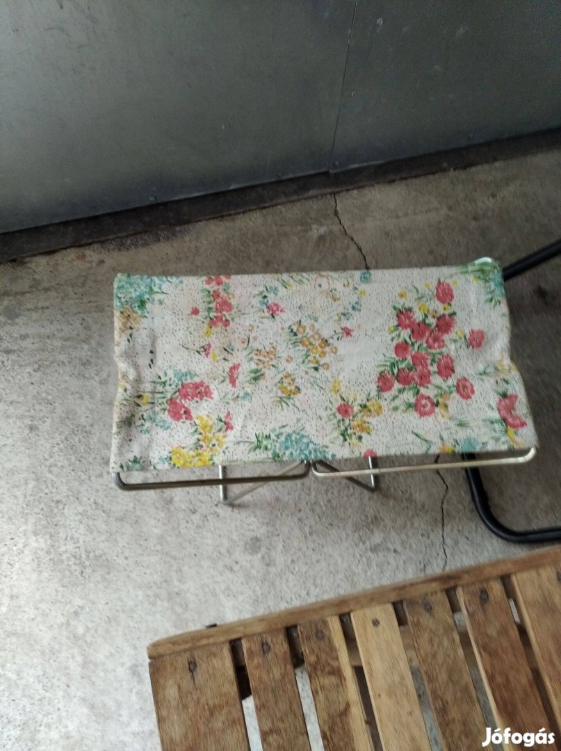 Őszecsukhatós kiss szék