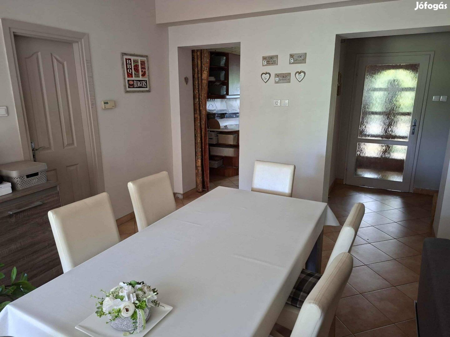 Otthonos családi ház nagyon jó környéken