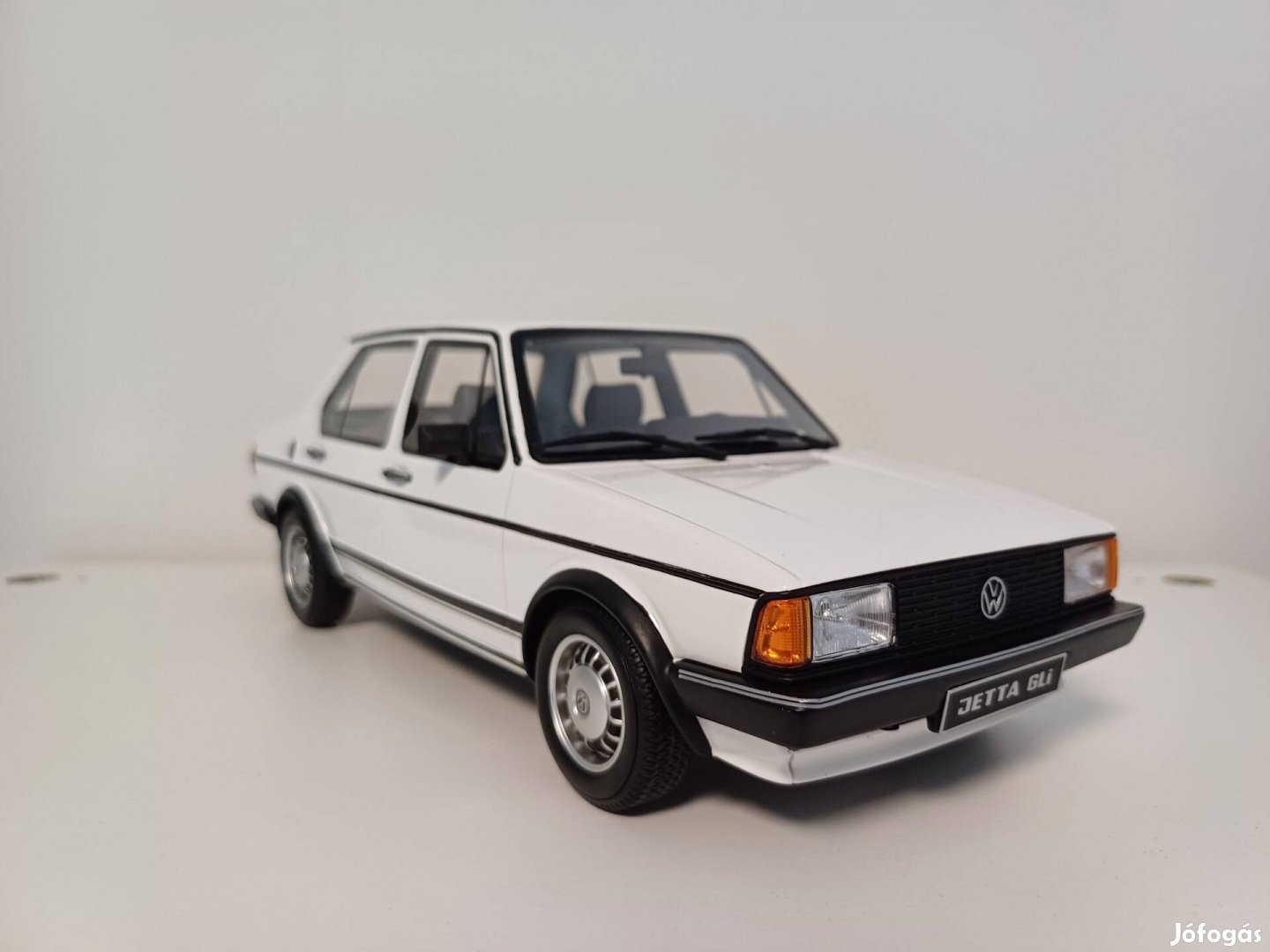 Ottomobile 1:18 Volkswagen Jetta GLI