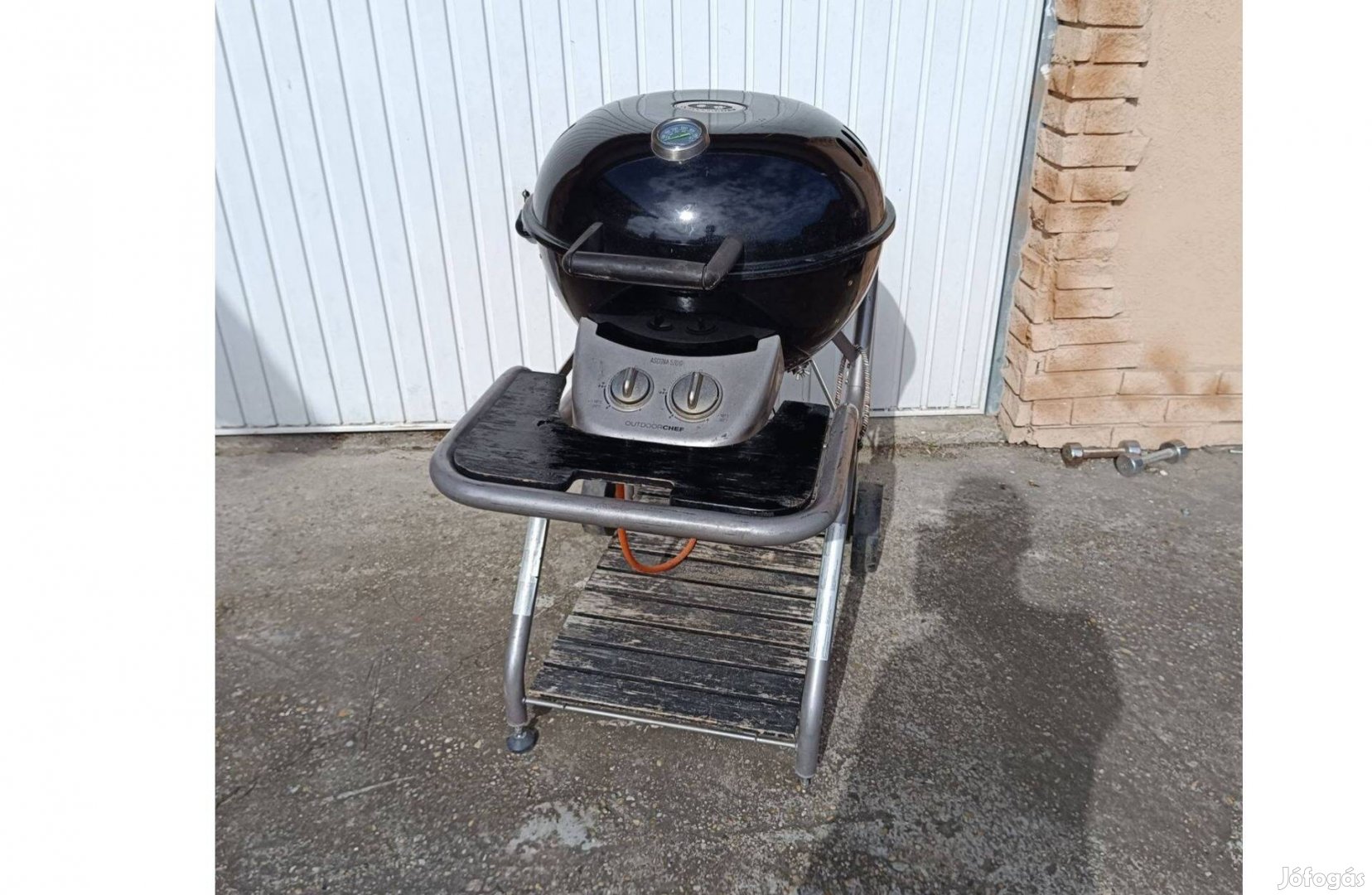 Outdoorchef komoly grillkocsi, grillező jó állapotban eladó. Kerekeken