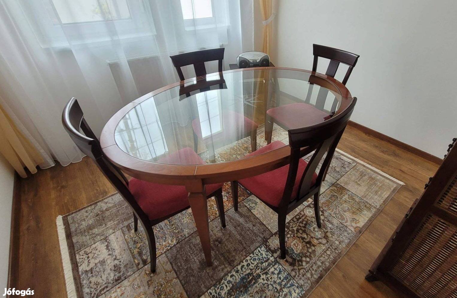 Ovális étketőasztal székekkel