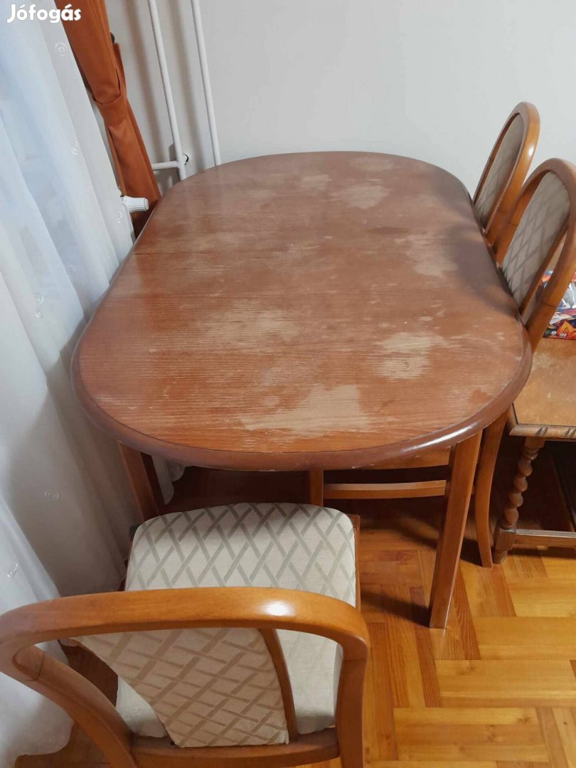 Ovális étkező asztal székekkel