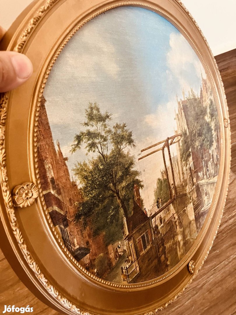 Ovális kép keretben