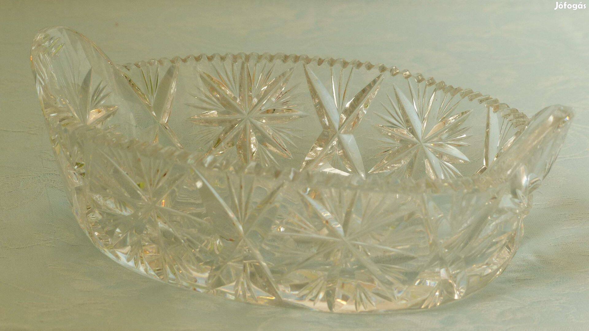 Ovális metszett üvegtál