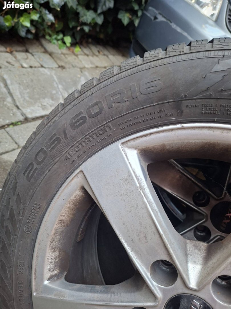 Oxxo Toyota alufelni alu felni 5x114.3 16 205/60r16 Nokian téligumi