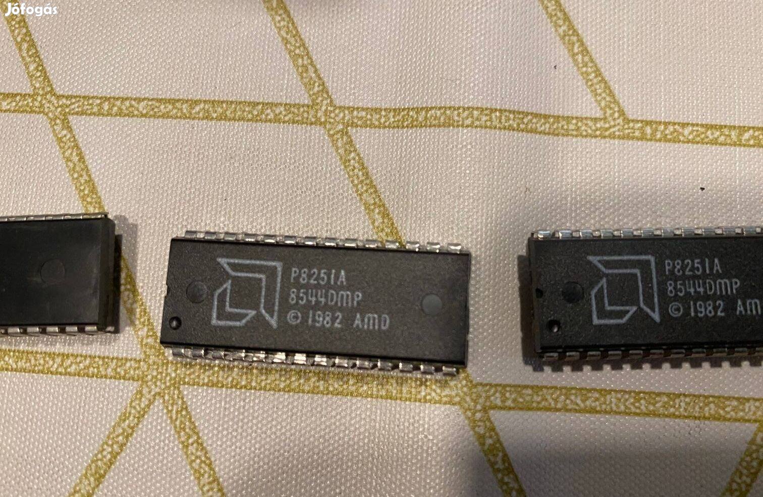 P8251A IC-k 3db egyben