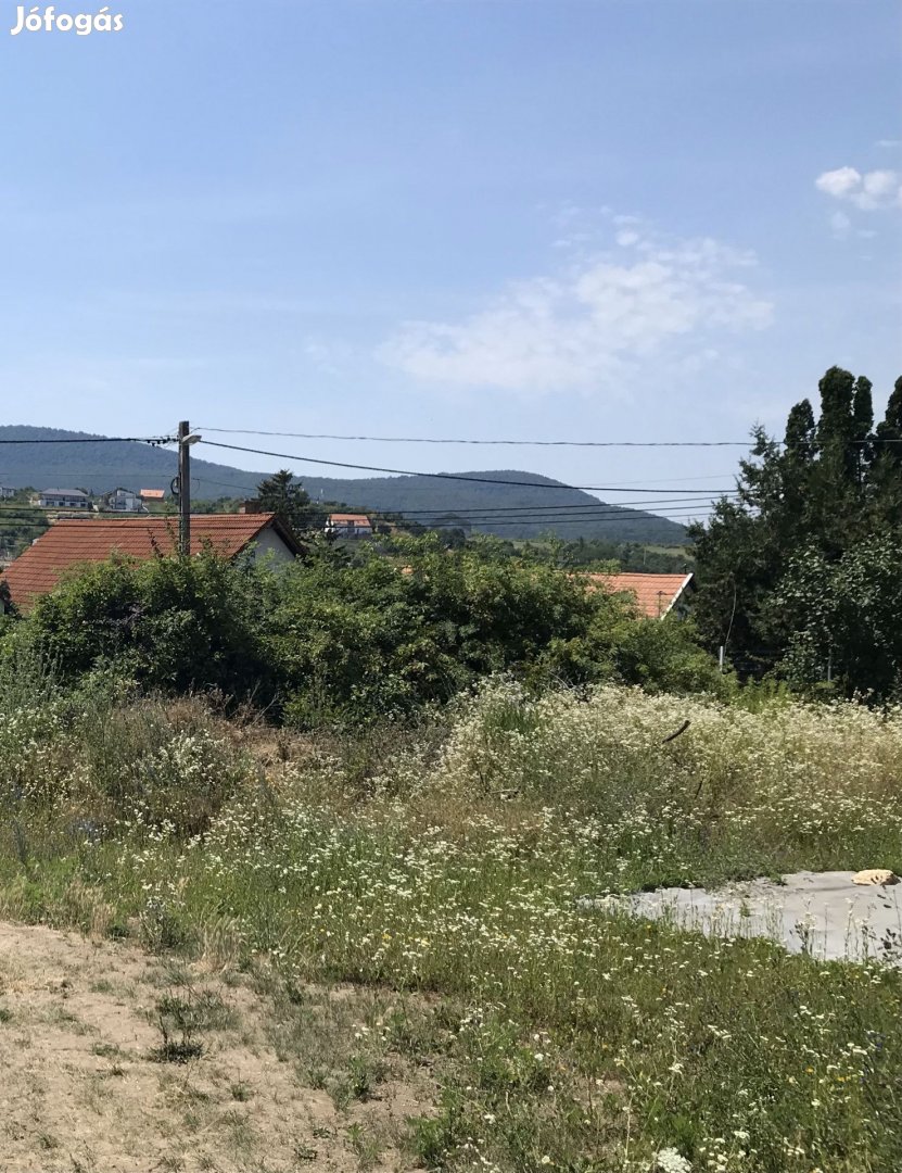 PANORÁMÁS TELEK, TEHERMENTES, JOGILAG RENDEZETT