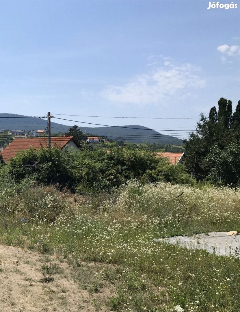 PANORÁMÁS TELEK, TEHERMENTES, JOGILAG RENDEZETT