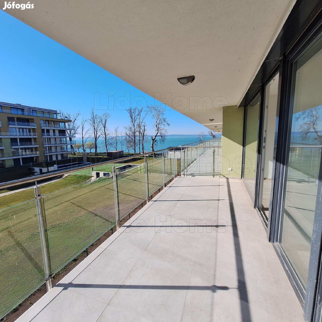 PANORÁMÁS, újépítésű BALATONPARTI, erkélyes lakás AZ EZÜSTPARTON