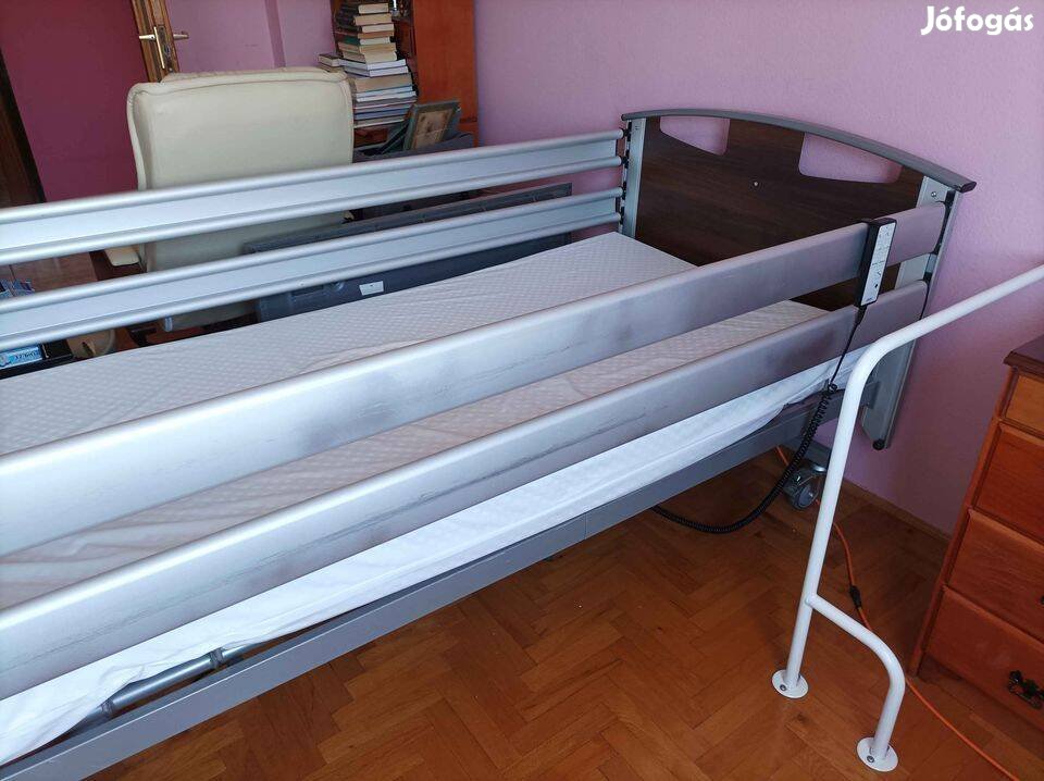 PCC elektromos betegágy, ápolási ágy + kapaszkodó + matrac
