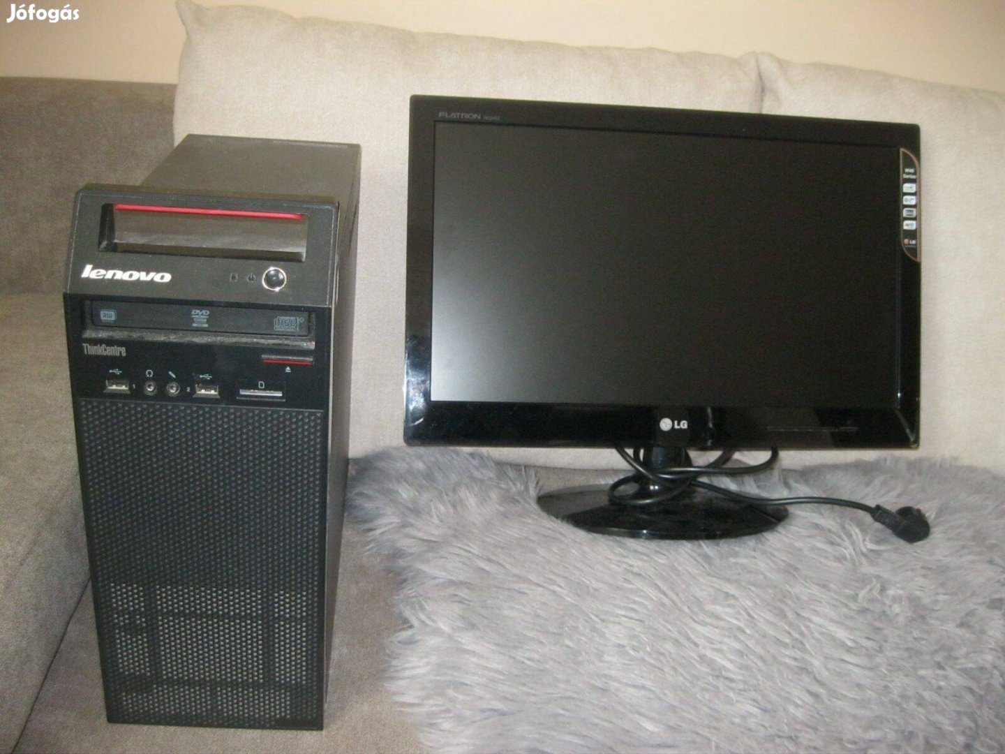 PC Lenovo és LG monitor