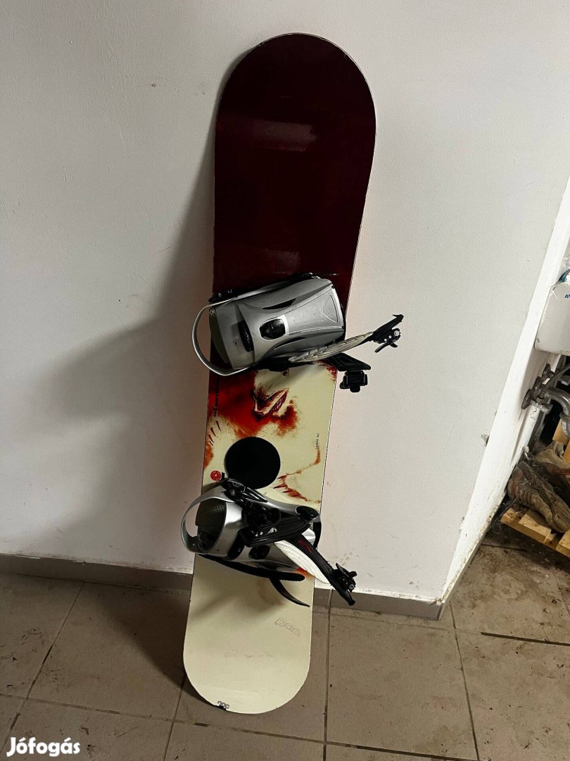 POC 125 cm snowboard kötéssel