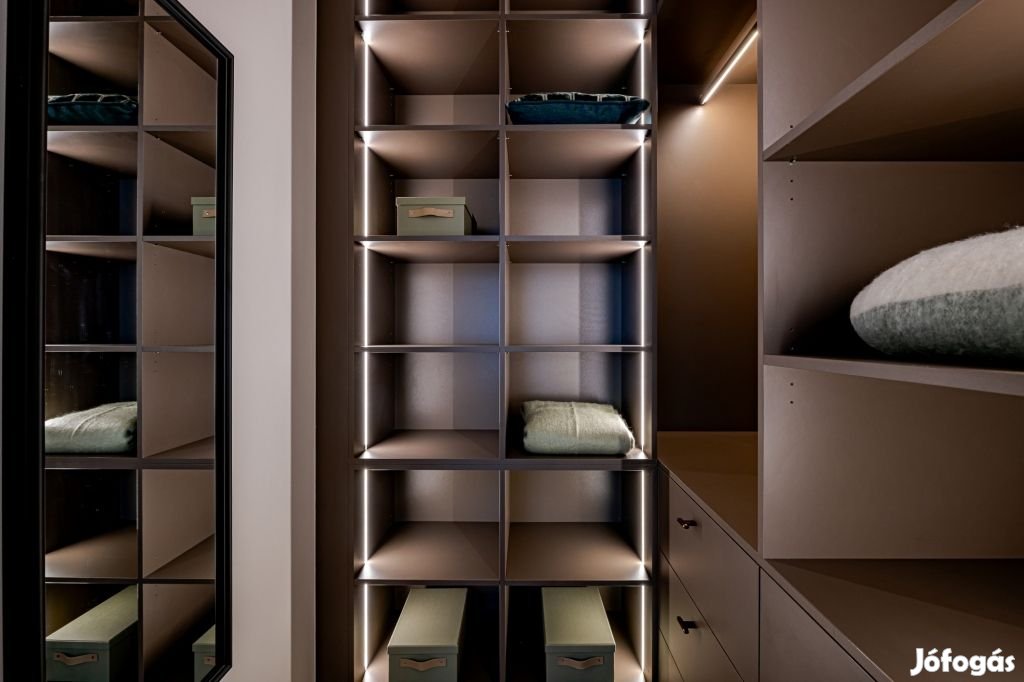 PRÉMIUM OTTHON 3 szobával, dupla fürdővel CSENDES környéken