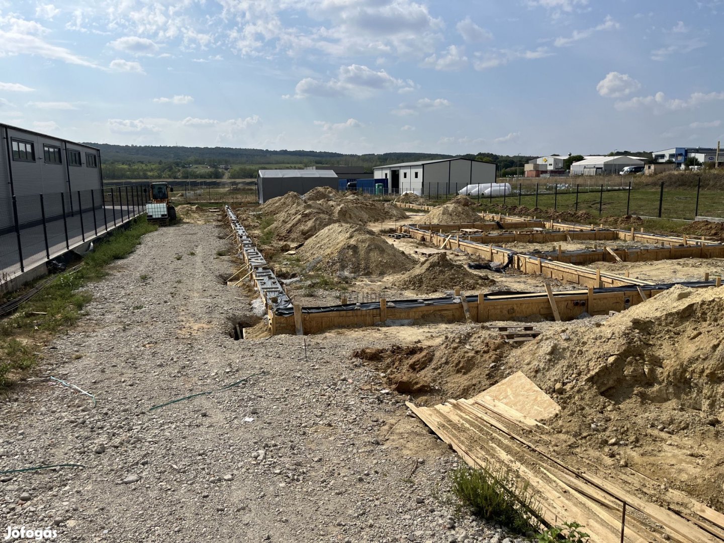 PRÉMIUM környezeben, PRÉMIUM minőségű IPARI csarnok eladó GÖDÖLLŐN!
