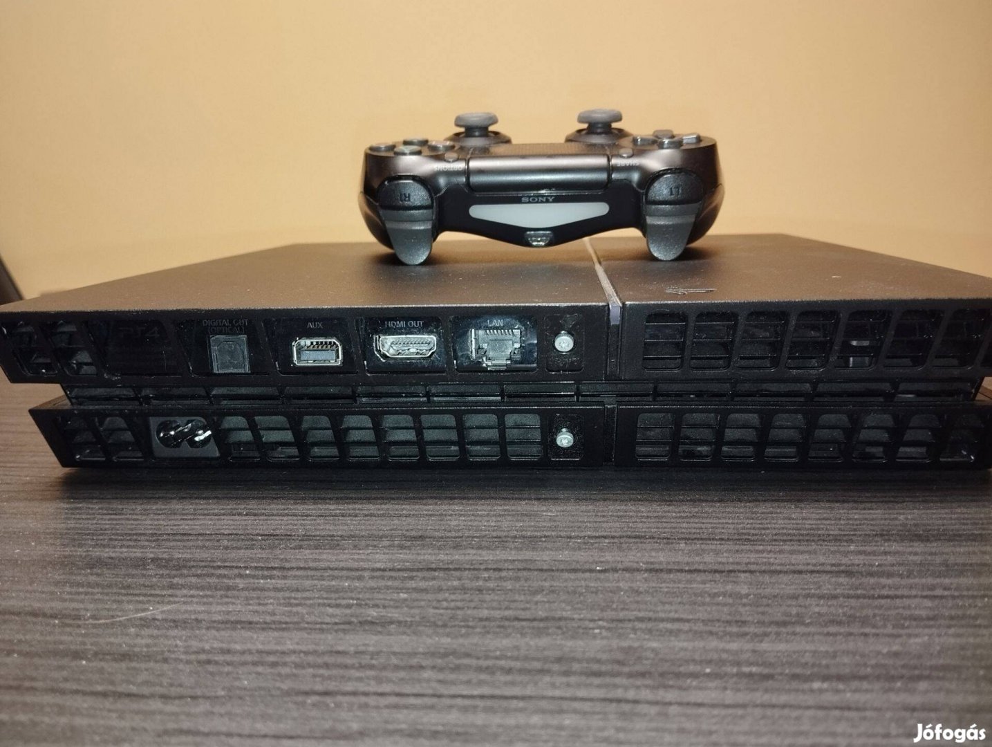 PS4 500MB + 1db controller, HDMI