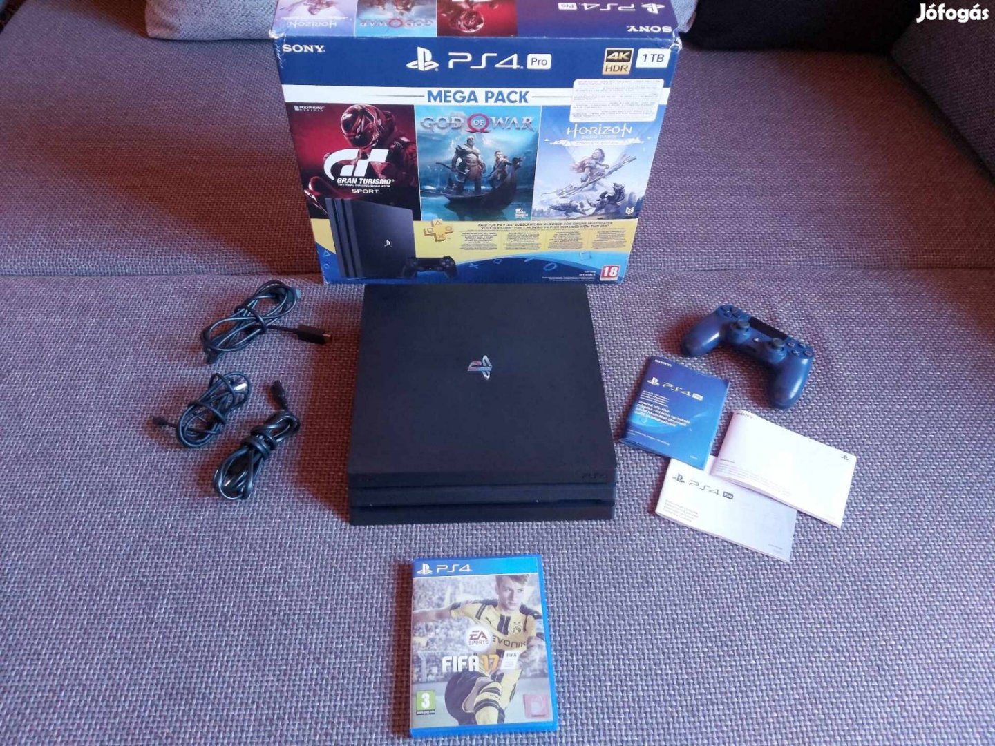 PS4 Playstation 4 Pro 1TB 7216B Dobozában Tartozékaival + Fifa 