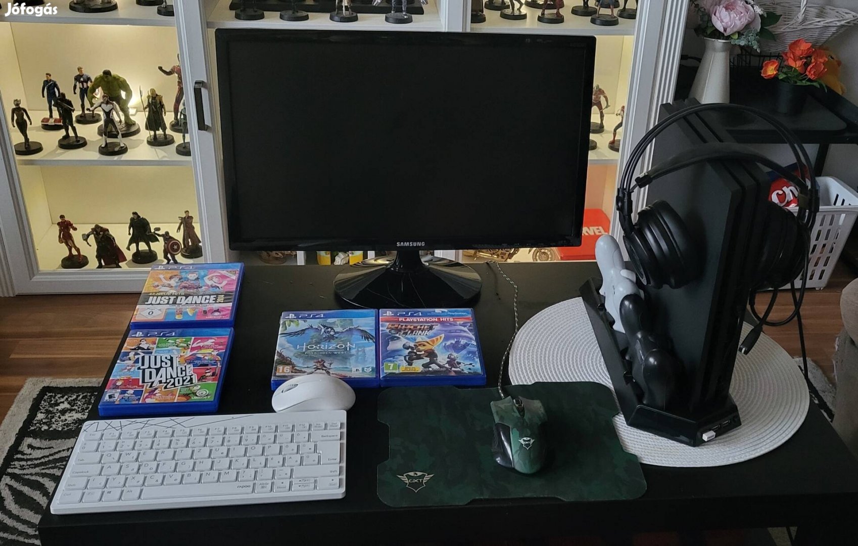 PS4 Pro 500GB SSD + monitor + játékok