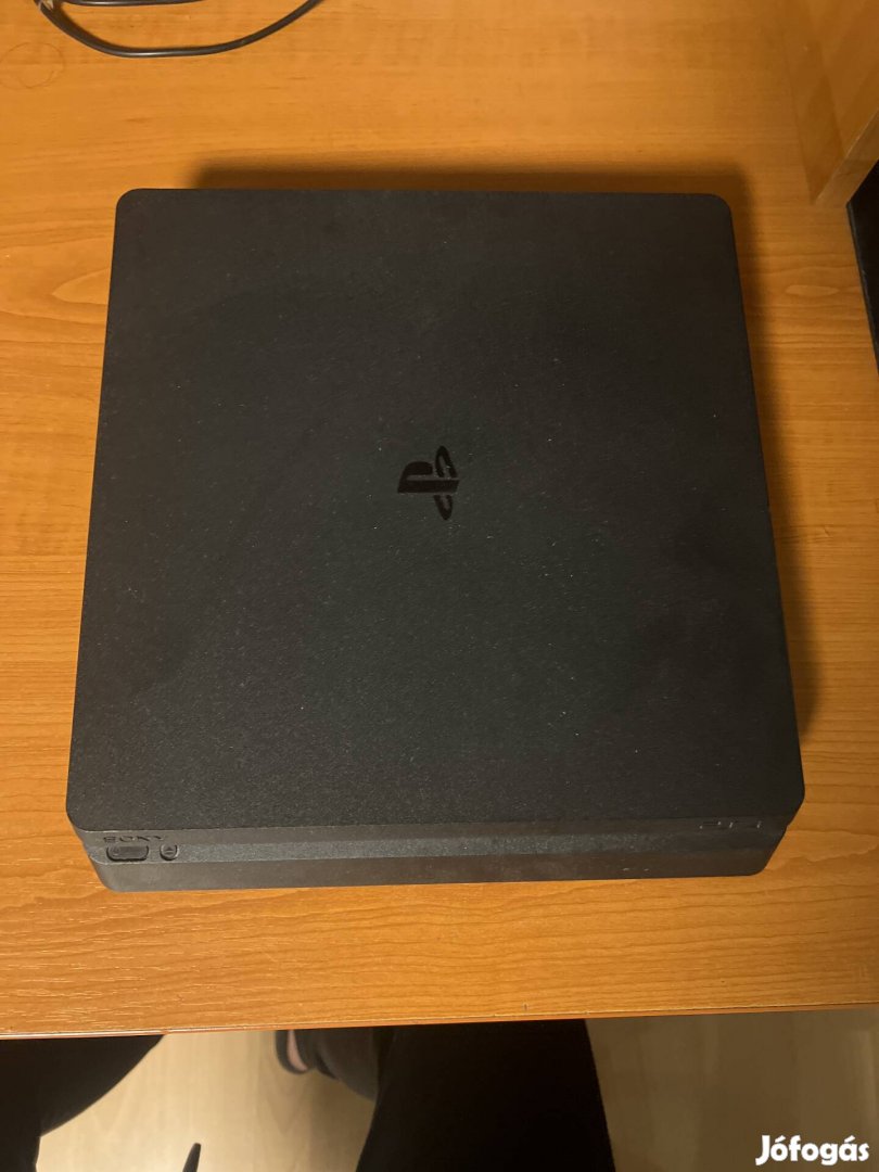 PS4 Slim 1TB 2 kontrollerrelKontrollertöltő