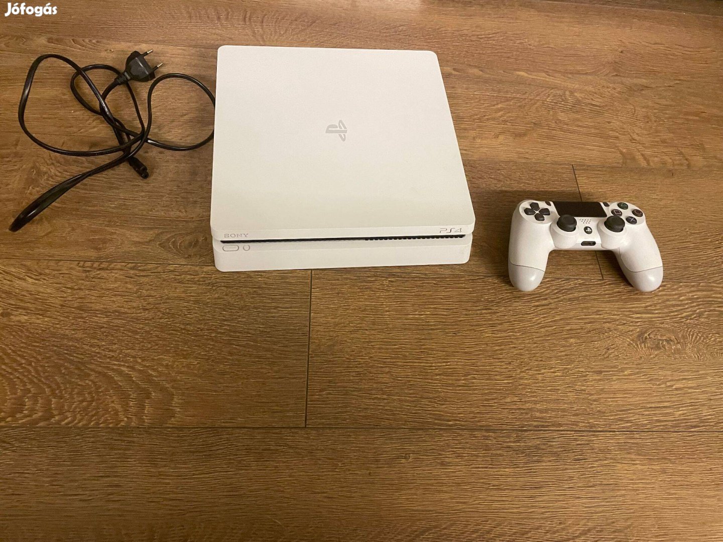 PS4 Slim 2TB SSD, Használt állapotban, Kitakarítva, Újrapasztázva