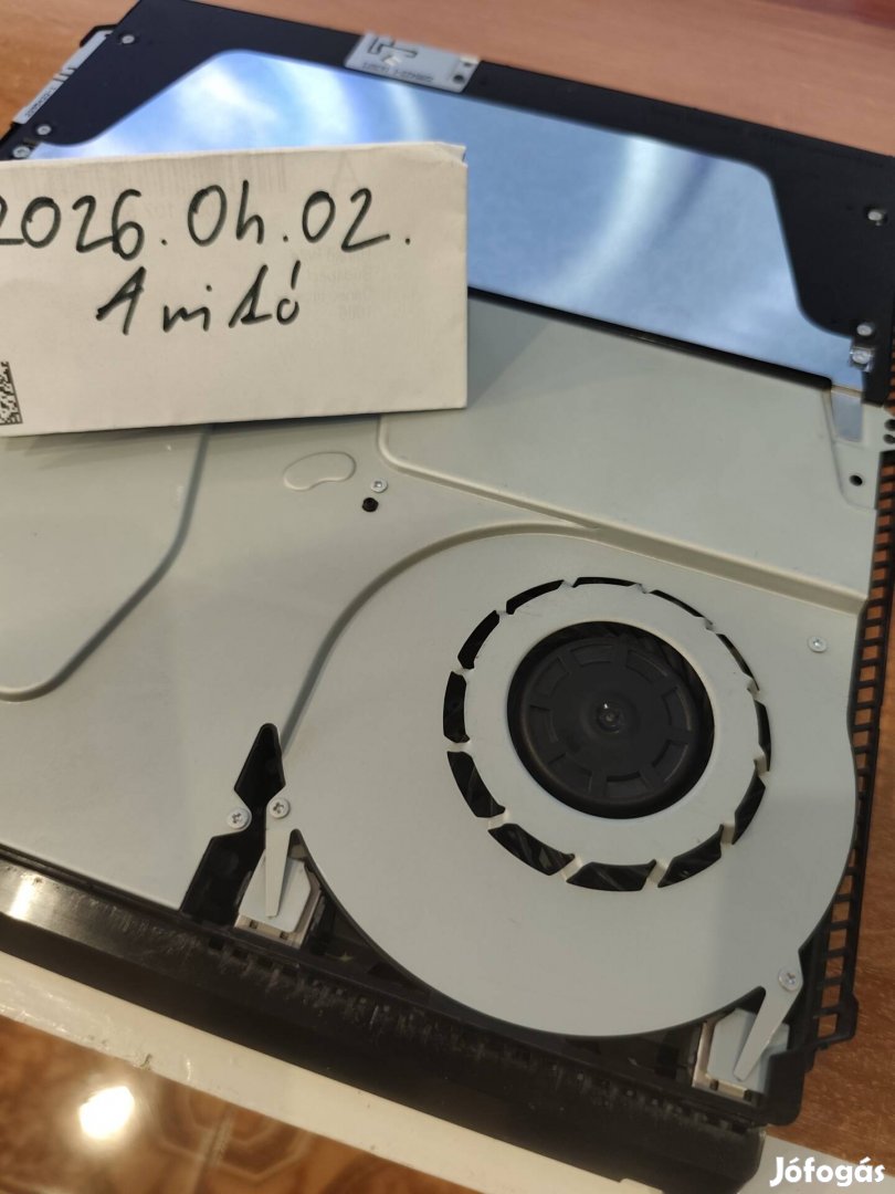 PS4 Slim. játékokkal. tisztítva !