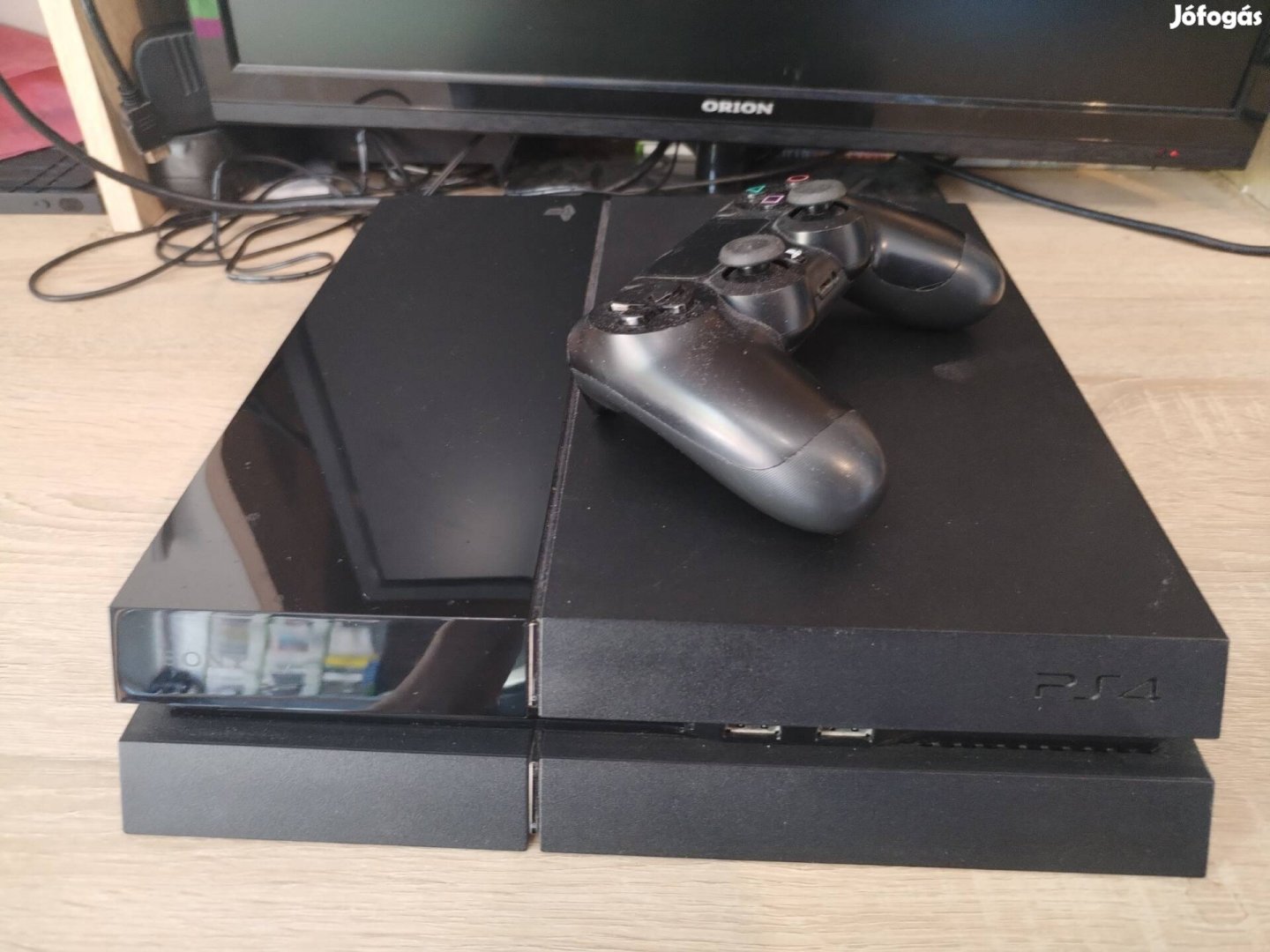 PS4 egy karral tápkábellel 