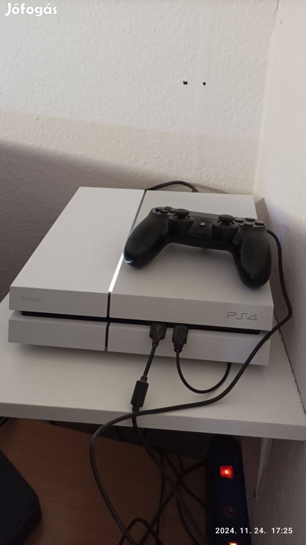 PS4 fehér színű 500GB eladó