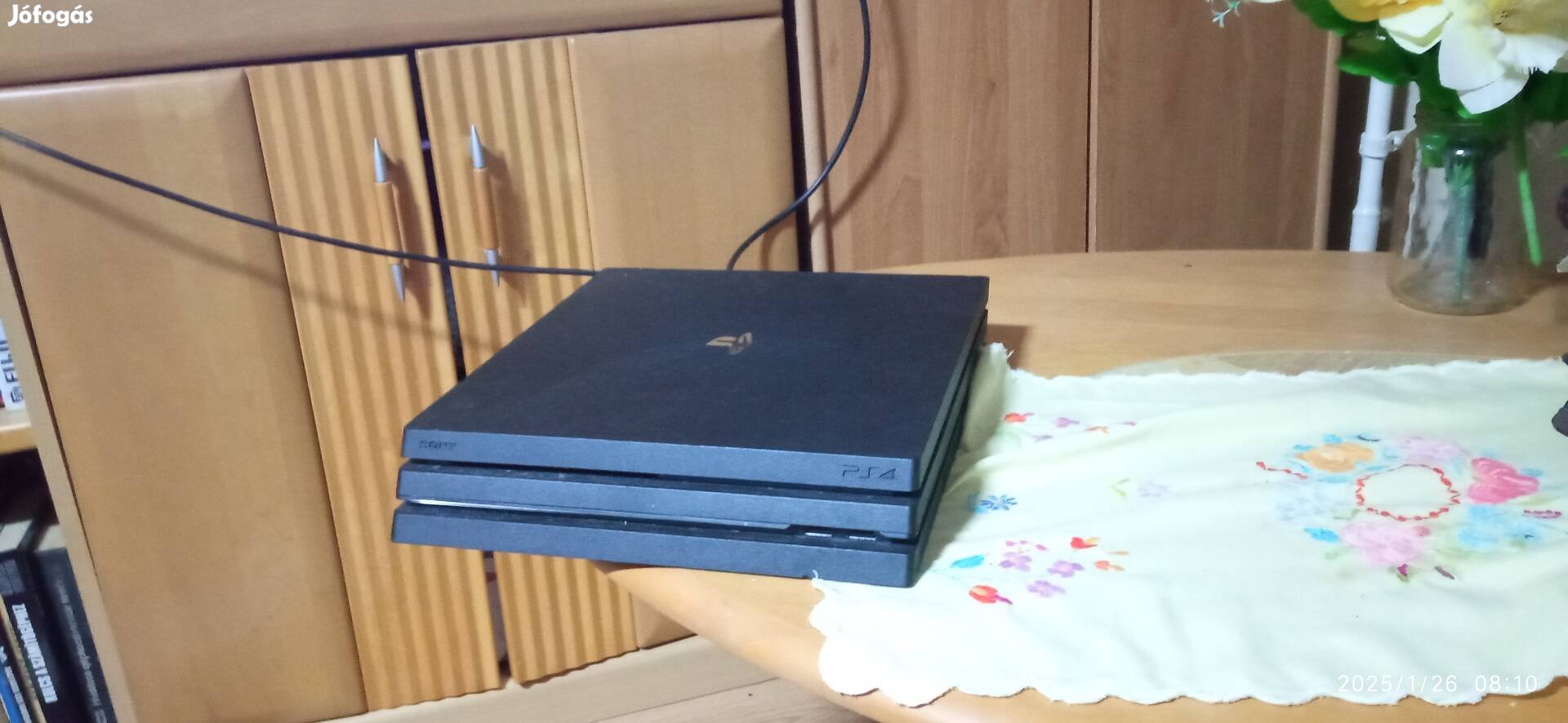 PS4 pro egy kontroller jó állapotban 