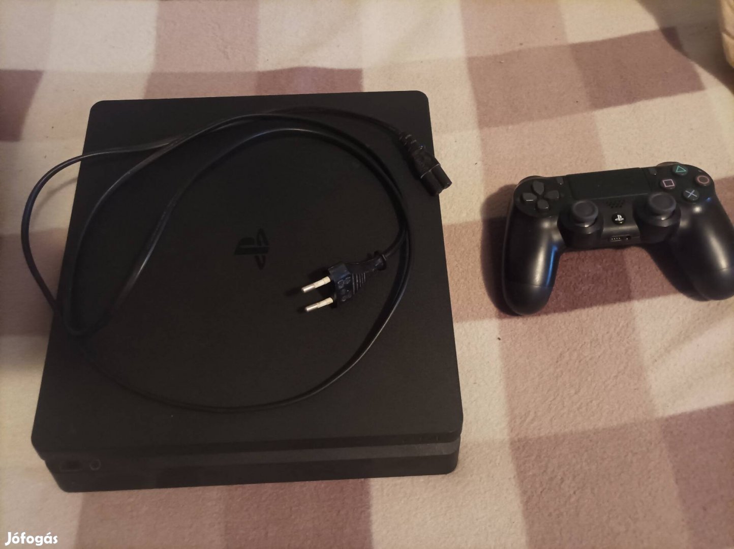 PS4 slim eladása 