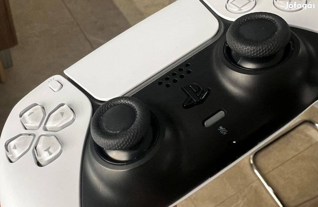 PS5 Disc Edition 2 kontroller + eredeti töltő Új szerű