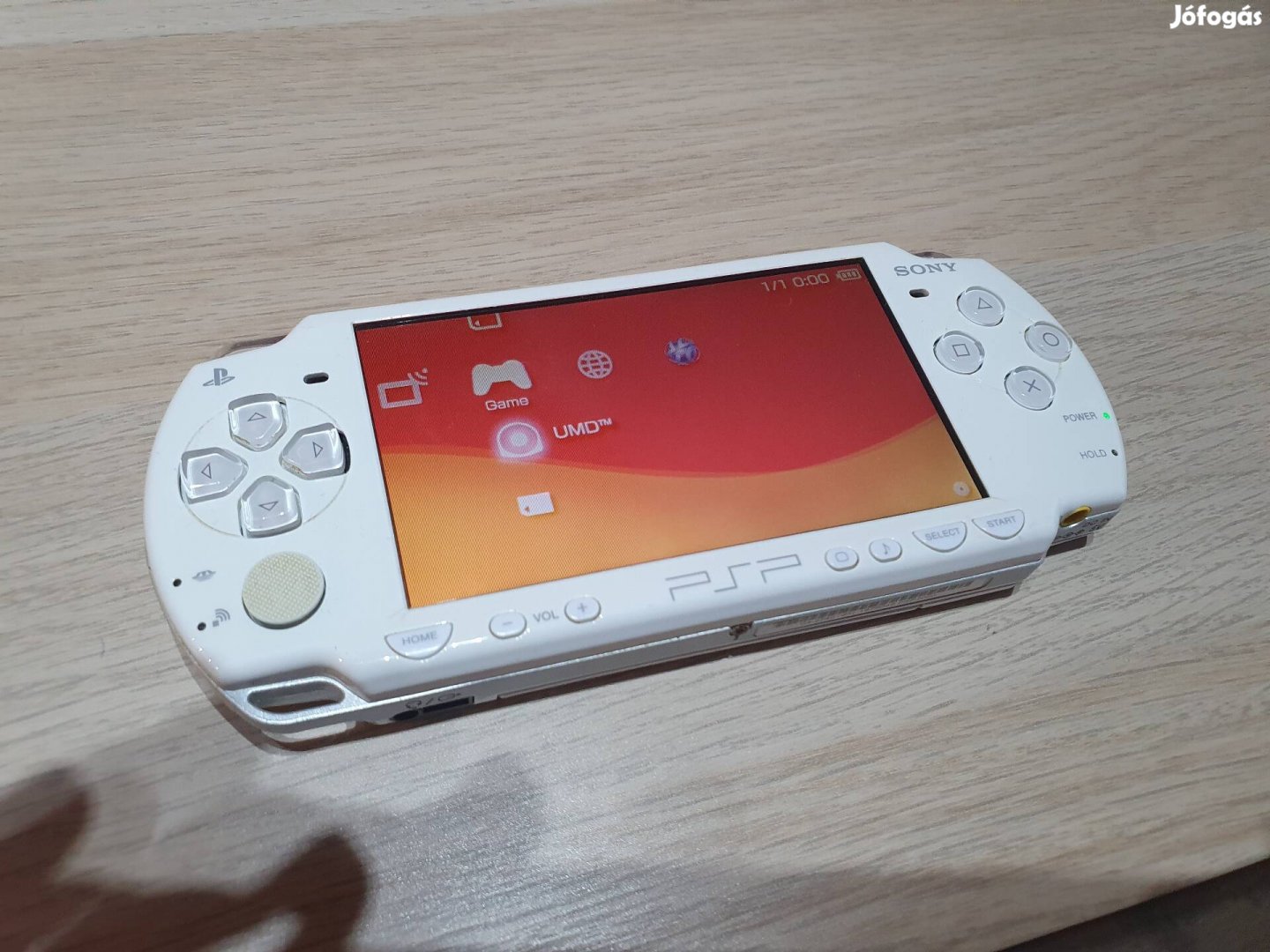 PSP Slim Fehér 2000 Töltővel+ 2Gb Memóriakártyával