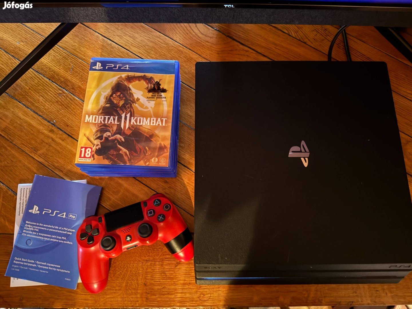 PS 4 Pro + kontroller + 4 jaték